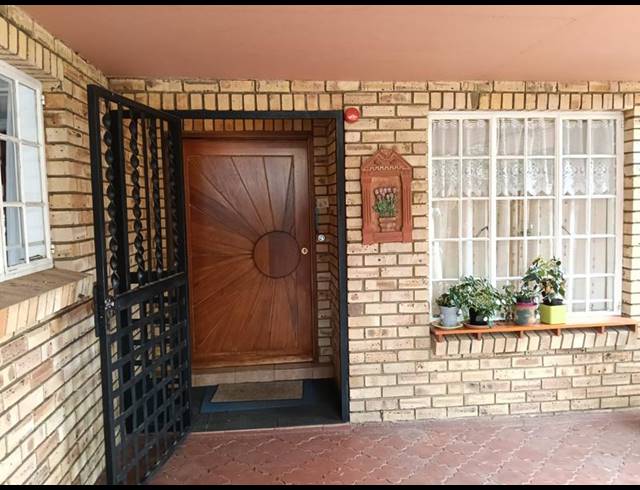 2 BEDROOM CLUSTER FOR SALE IN ALBEMARLE